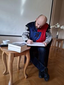 Powiększ
