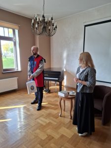 Powiększ